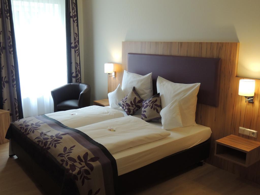 Sutter'S Landhaus Hotell Gensingen Rom bilde